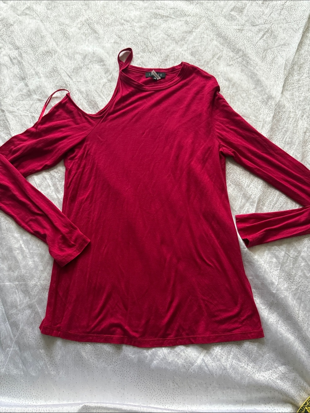 1 state Women’s Cold-Shoulder Long Sleeve Top - Burgundy size M